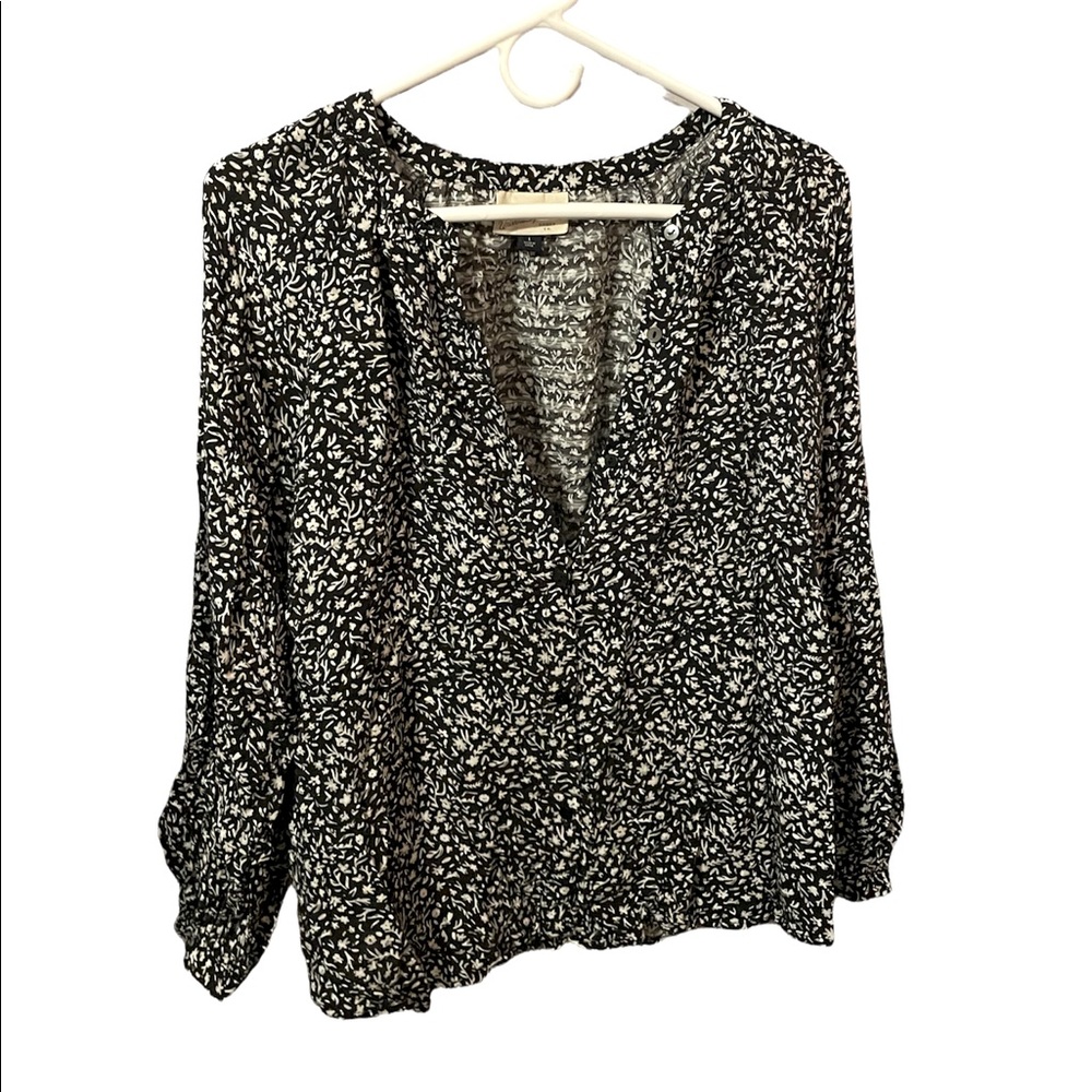PRICE DROP • Universal Thread - Women’s Large Long Sleeve Black & White top